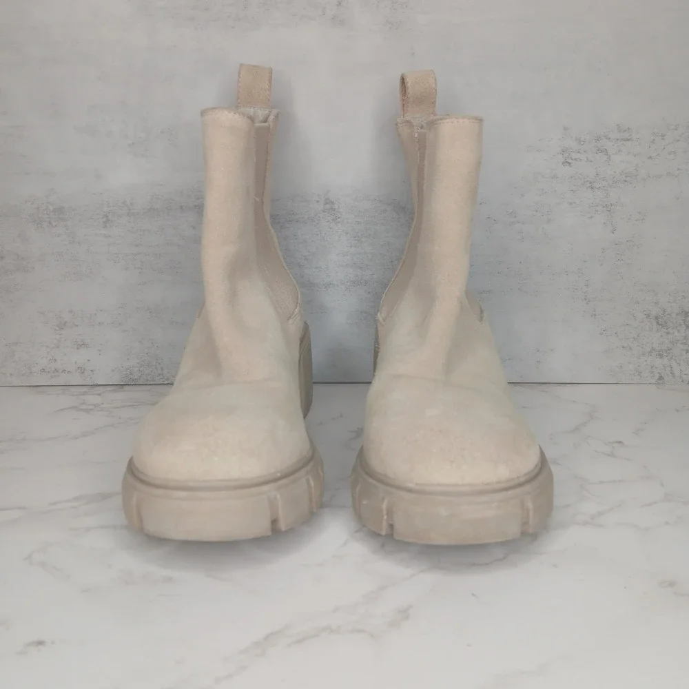Steve Madden Hola Chelsea‎ Ankle Boot Sand Suede Lug Sole Chunky Beige Women's 7